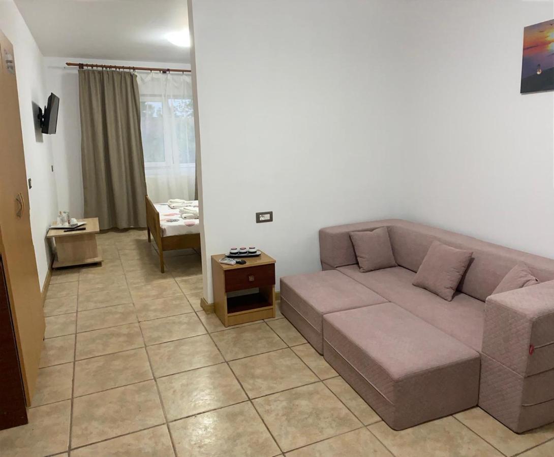 Raven Comstar Appartement Corbu  Buitenkant foto