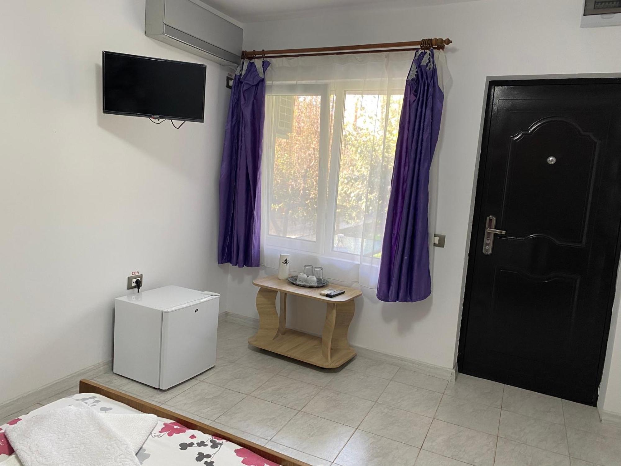 Raven Comstar Appartement Corbu  Buitenkant foto