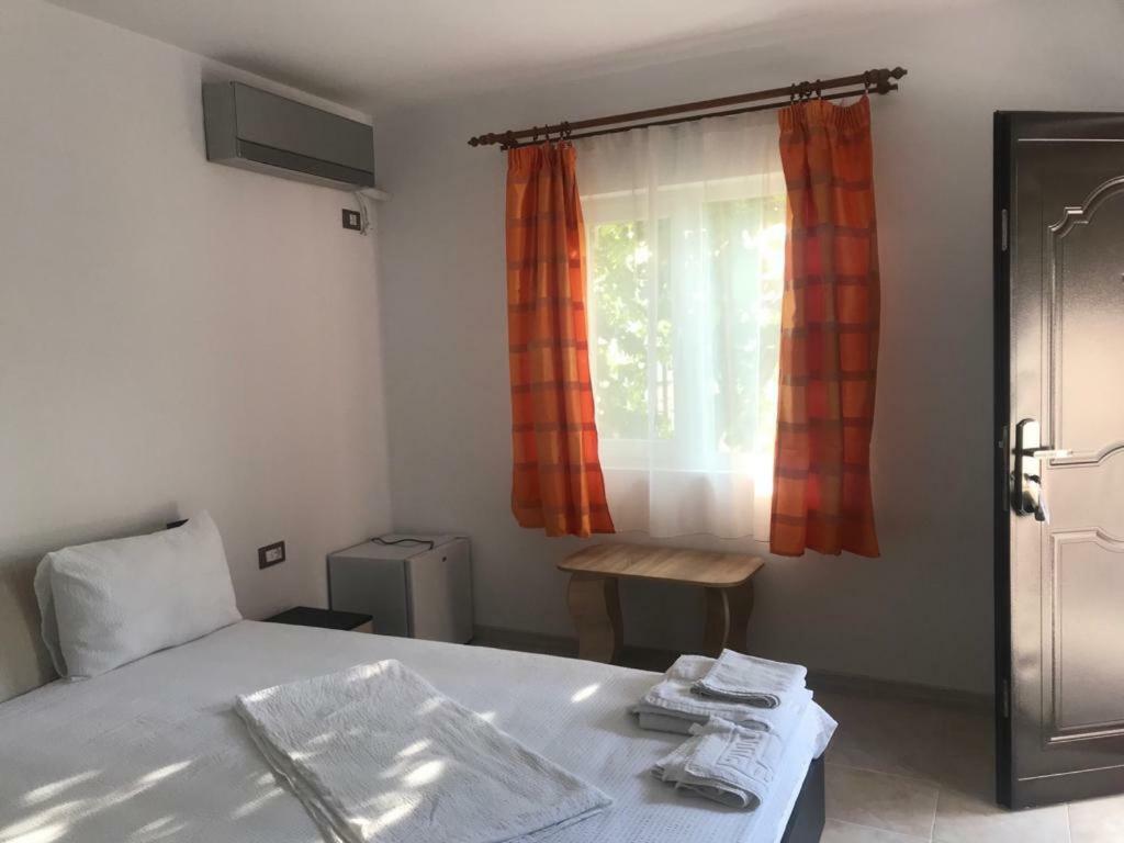 Raven Comstar Appartement Corbu  Buitenkant foto